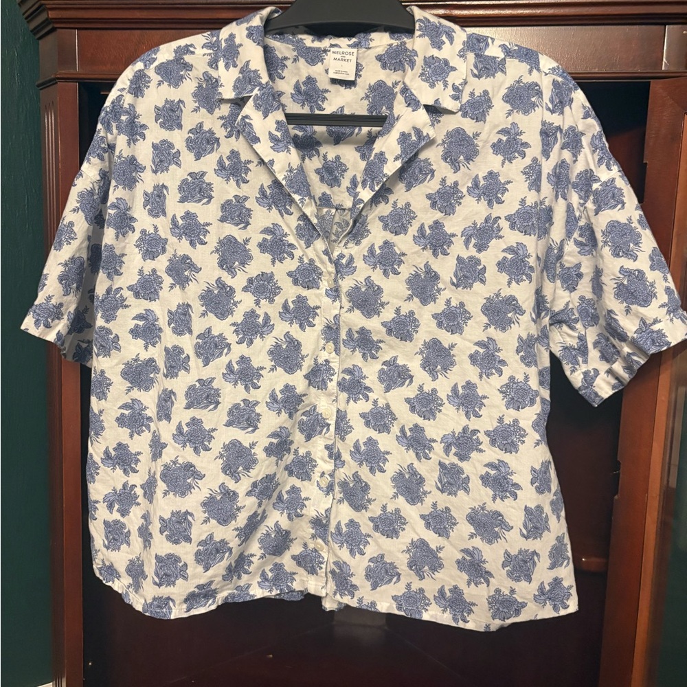 Melrose and Market Large white and blue floral button up
